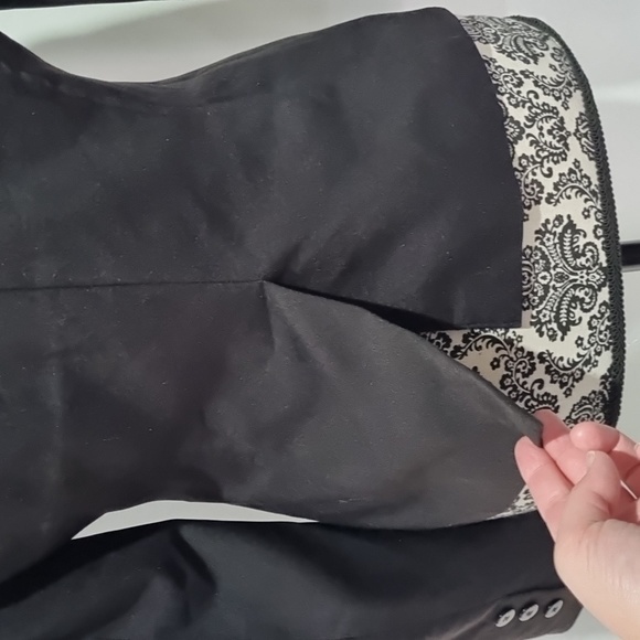 Hot options, black corporate blazer, fitted waist, shoulder pads, size 10 - Picture 6 of 8